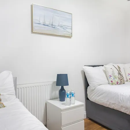 Cosy 2 Bedroom Apartment In City Center Euston